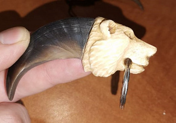 Фото Коготь медведя с головой из рога лося